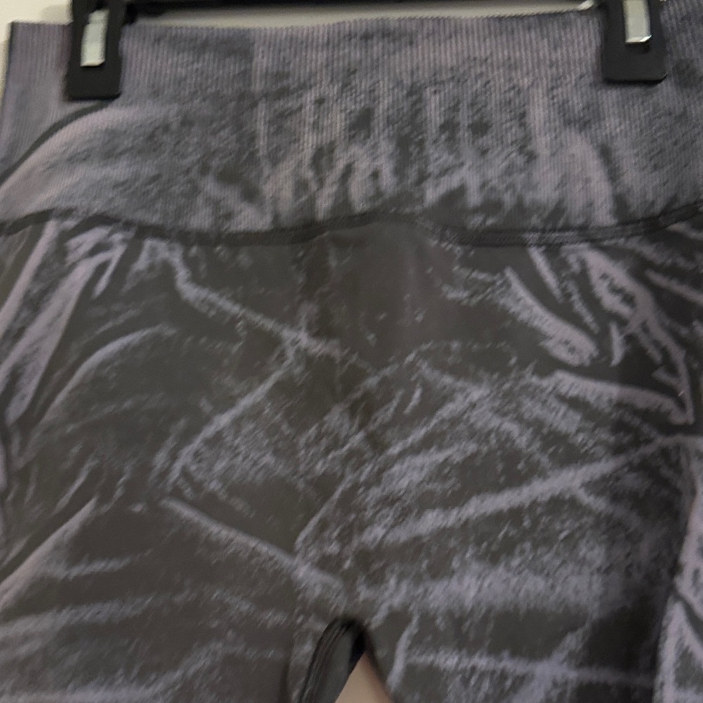 Gray Patterned Leggings - Picture 2 of 2